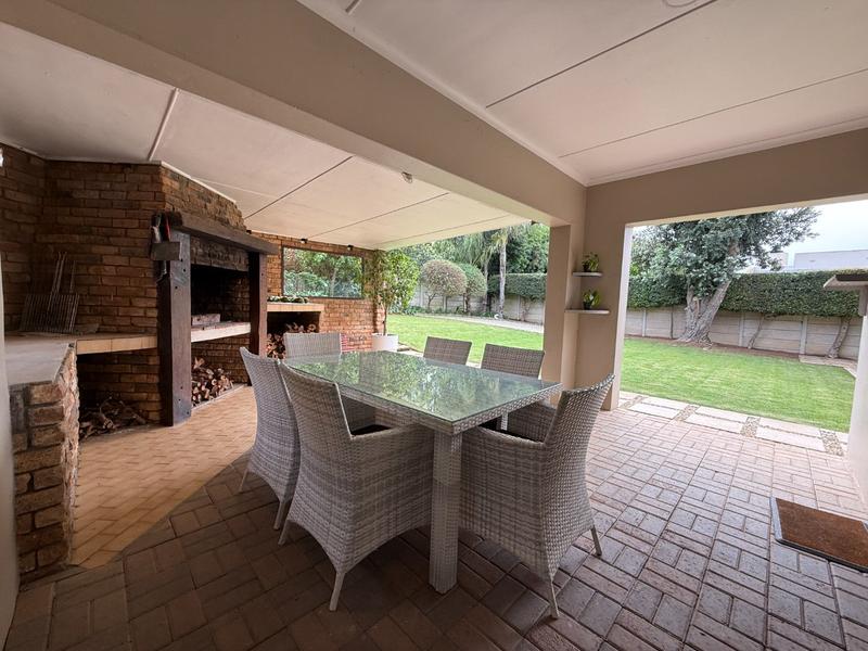 4 Bedroom Property for Sale in Panorama Western Cape